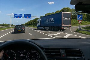 Leerling herkent tijdens rijles mogelijke gevaarlijke verkeerssituatie